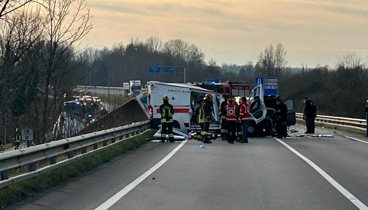 Scontro Ambulanza-tir Con Almeno 3 Morti Nell'incidente A Zoppola ...