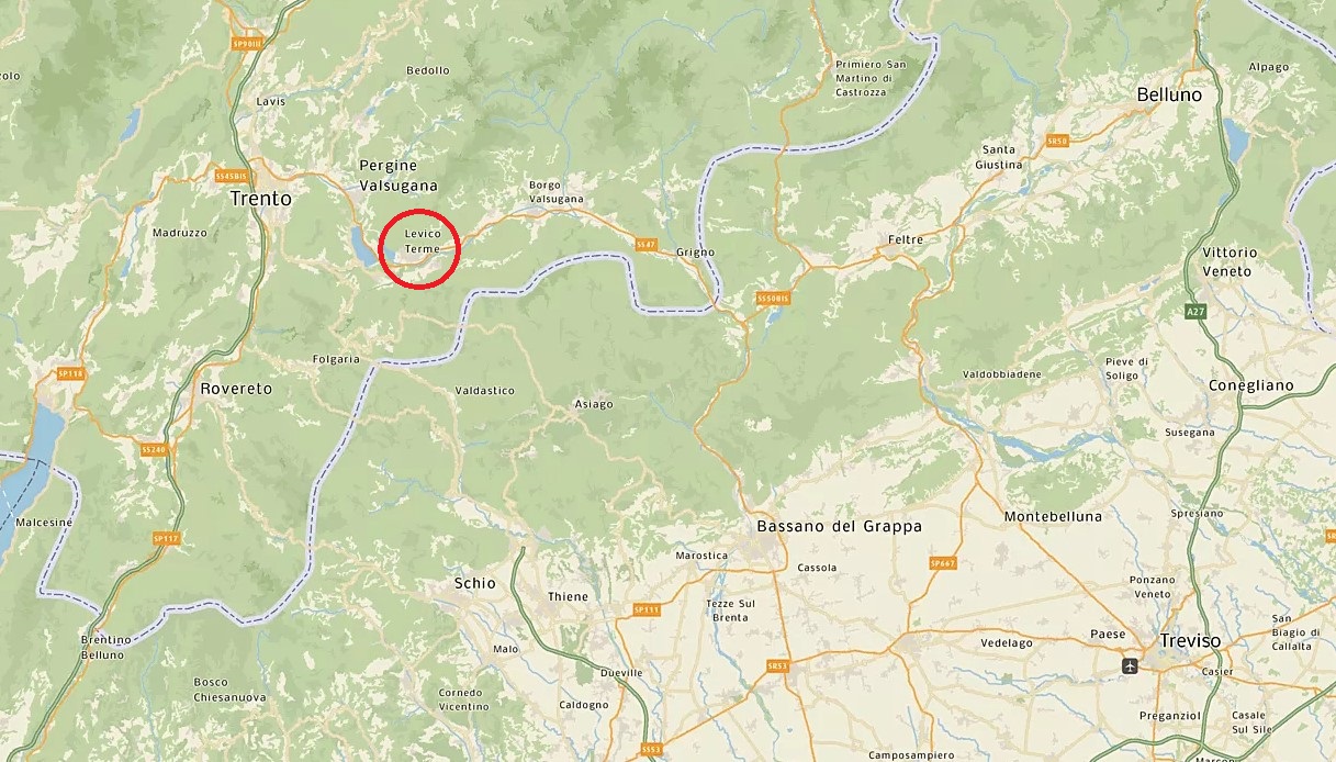 Scoppia incendio in una palazzina a Levico Terme vicino Trento: morto un uomo, evacuate diverse persone