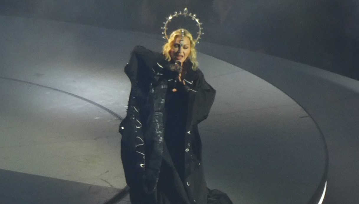 Madonna denunciata da due fan per il concerto a New York iniziato in ritardo: rischia una class action