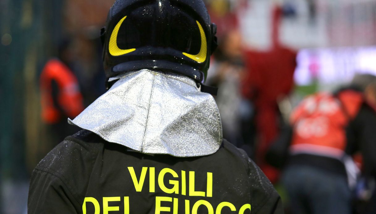 Incendio In Un Parcheggio A Napoli, Morto Clochard 67enne Per Le ...