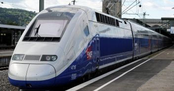 nuda-treno-binari-francia