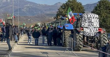 protesta-agricoltori-trattori
