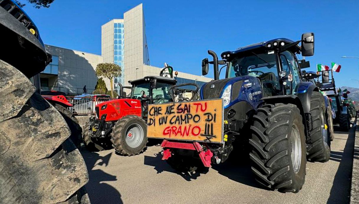 Protesta coi trattori degli agricoltori
