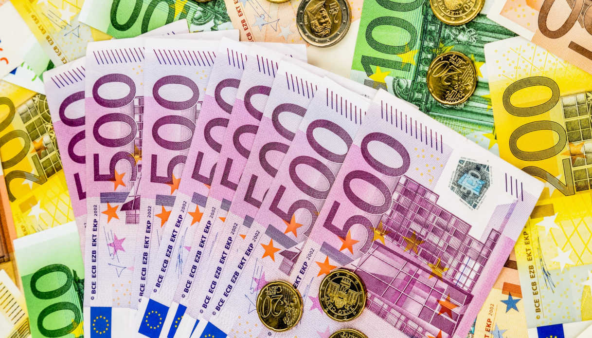 Banconote e monete in valuta euro