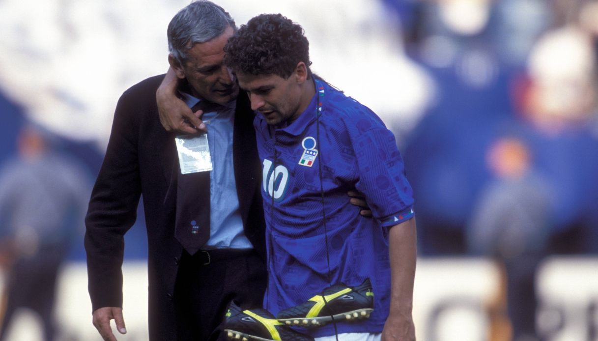 La toccante lettera di Roberto Baggio a Gigi Riva: "Noi uniti da amore e dolore", le parole del Divin Codino