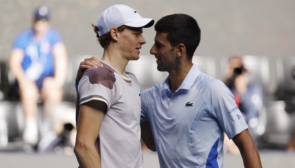 Sinner batte Djokovic e va in finale agli Australian Open: quanti milioni potrebbe vincere, il montepremi