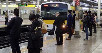 treno-tokyo-giappone-accoltellati