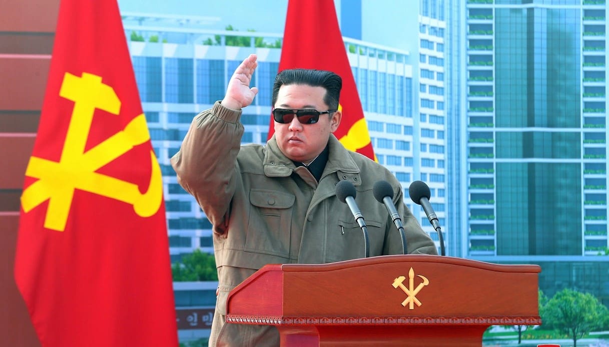 Kim Jong-un lancia missili dalla Corea del Nord verso il Mar Giallo: Pyongyang si prepara alla guerra