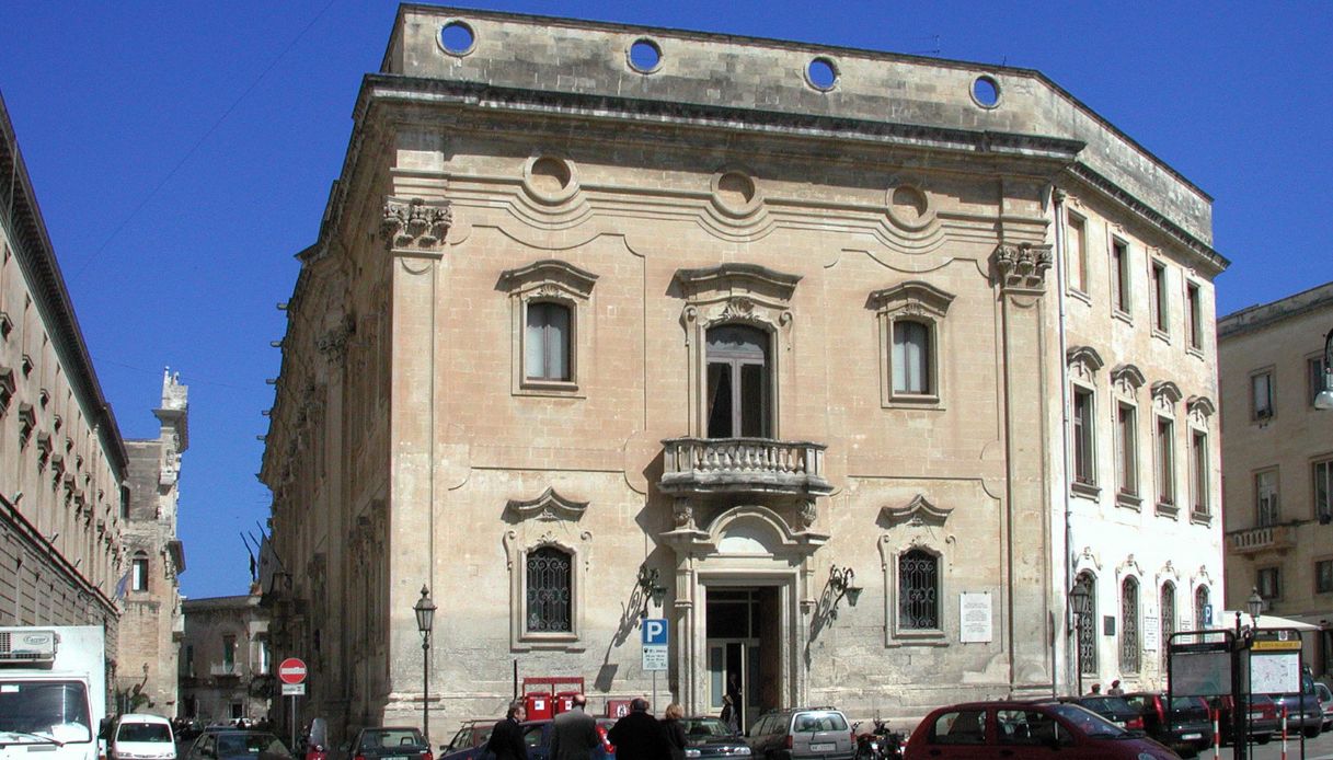 Multe cancellate in cambio di regali a Lecce, 46 indagati tra cui un consigliere comunale e un ex assessore