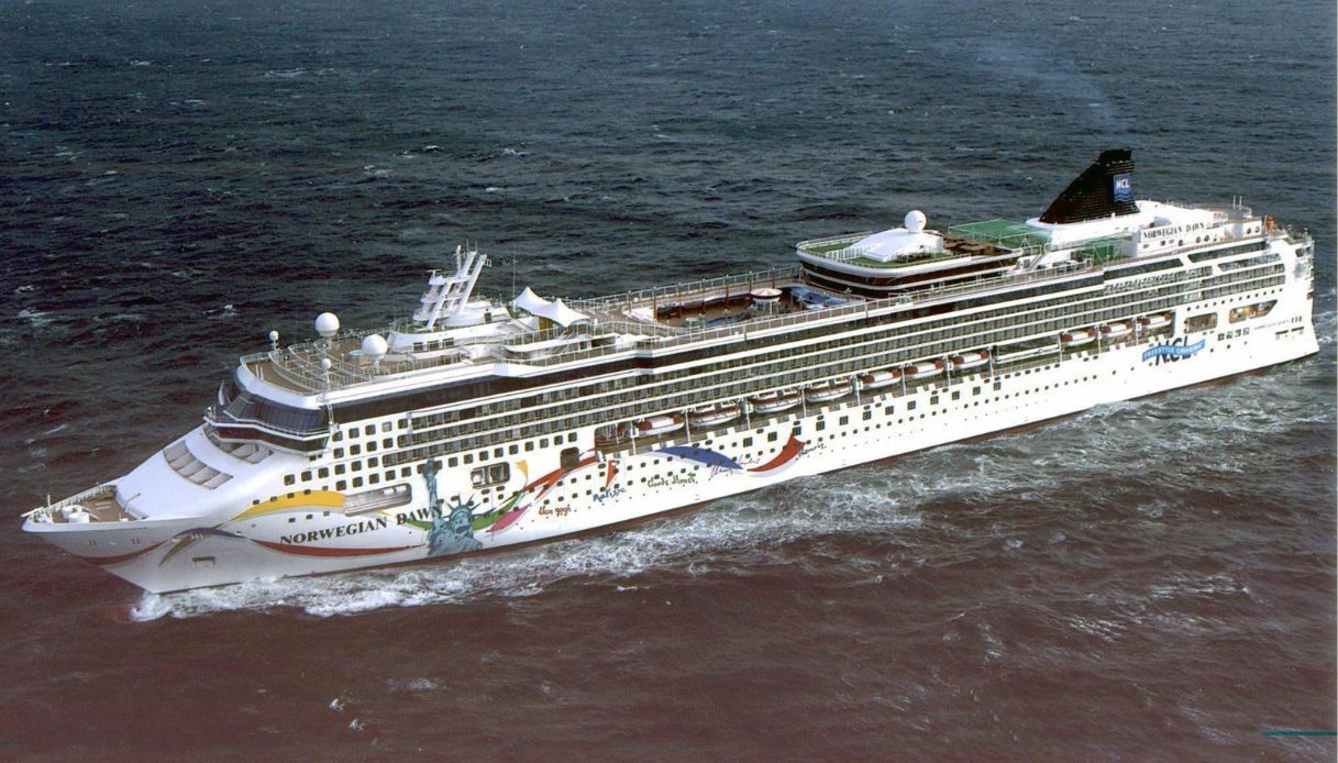 Cholera risk on board cruise ship in Mauritius, blocked due to suspected epidemic: passengers are in quarantine