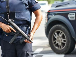 Due pistole mitragliatrici M12 rubate da un'auto dei carabinieri a San Nicolò di Argenta vicino Ferrara