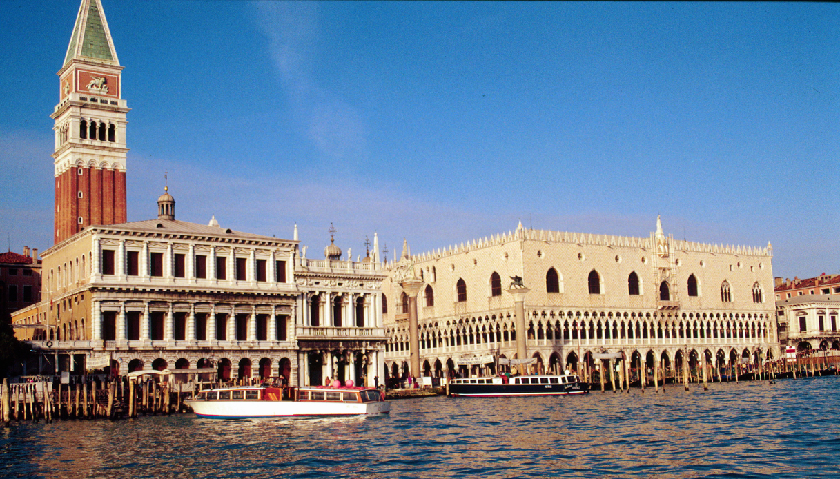 Scheletri dagli scavi di piazza San Marco a Venezia