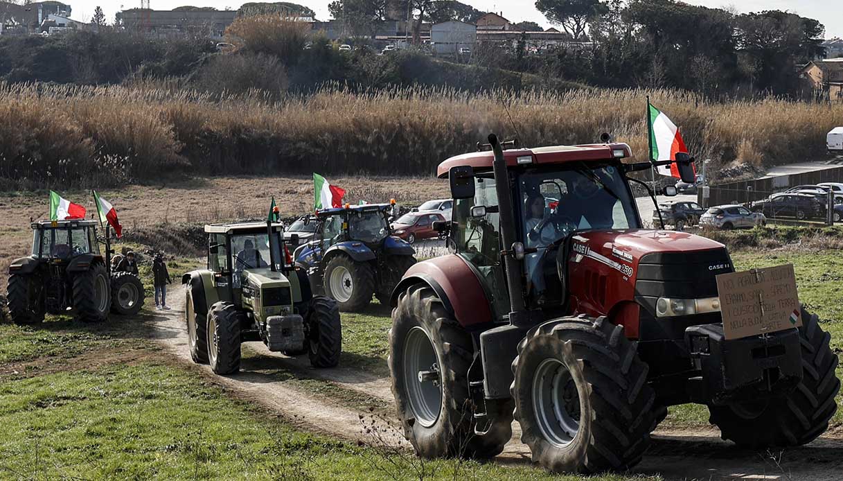trattori agricoltori protesta sanremo 2024 amadeus