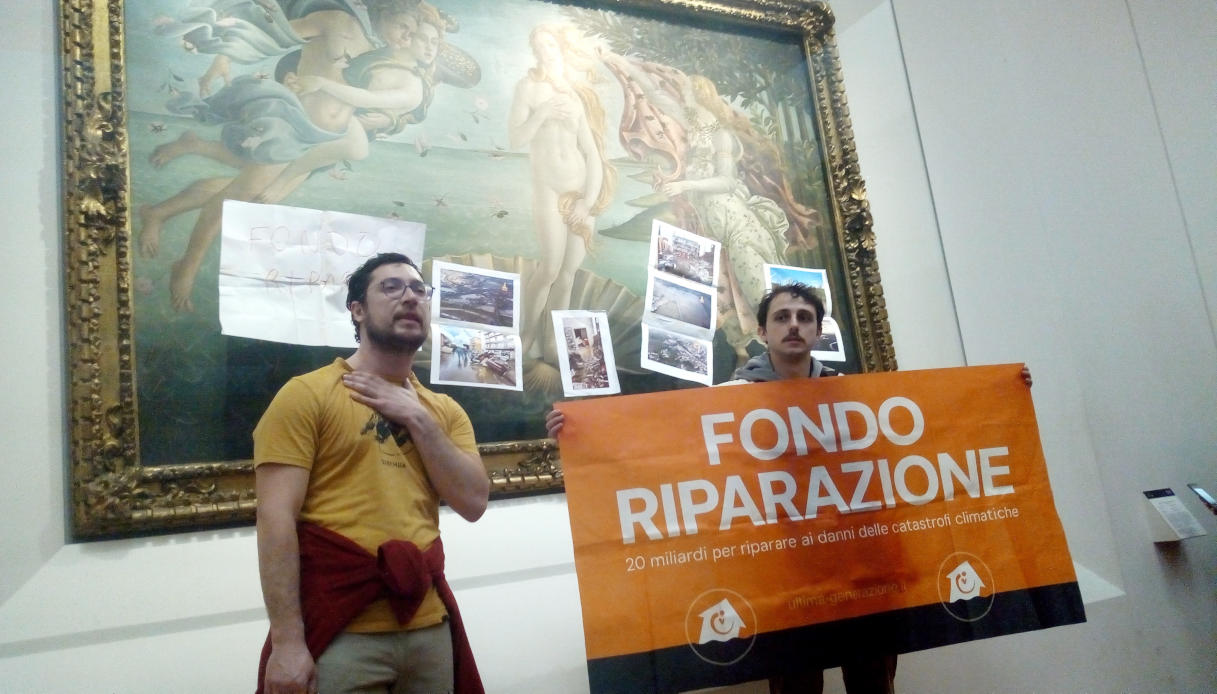 Ativista da Última Geração multada em 20 mil euros por invasão à Galeria Uffizi em Florença
