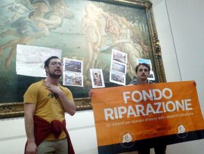 Il tifoso francese che voleva entrare allo stadio con un fumogeno negli slip