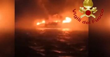 yacht-incendio-san-felice-circeo-video