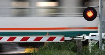 auto-treno-passaggio-a-livello-savigliano