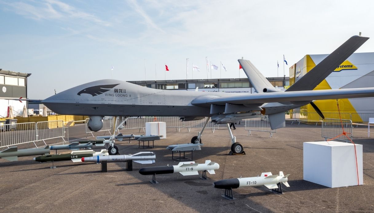 Nuovo drone ipersonico cinese lancia la sfida agli F 22 degli Usa: prestazioni superiori ai caccia americani