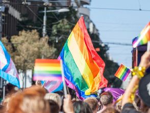 Prof ospita studente gay cacciato di casa dai genitori vicino Pisa perché omosessuale: era finito in strada