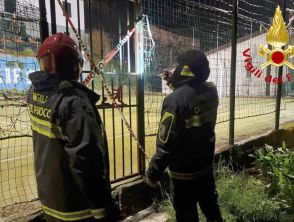 Frana a Crocefieschi in provincia di Genova: masso si abbatte sulla scuola elementare, case evacuate