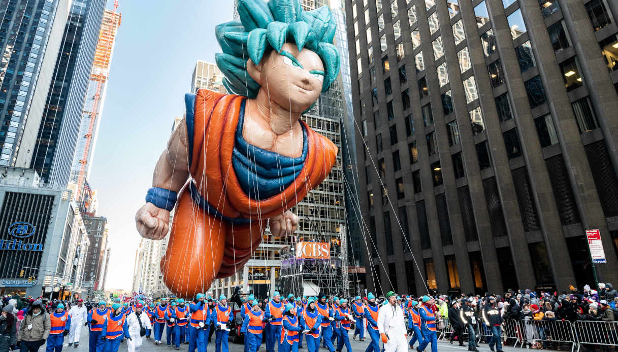 Un pallone di Goku alla parata del Giorno del Ringraziamento a New York