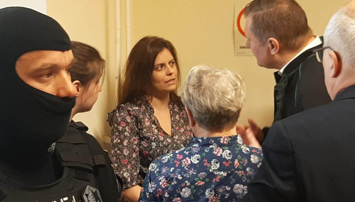 ilaria salis catene manette guinzaglio budapest zerocalcare