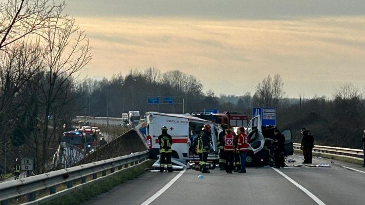 3 morti e 3 feriti in un incidente a Taranto: una donna e 2 ragazzi le ...