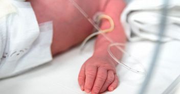 neonata-morta-ospedale-brescia-parto-inchiesta
