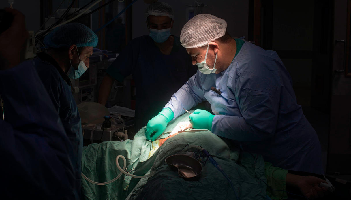 Operazione chirurgica in un ospedale di Gaza