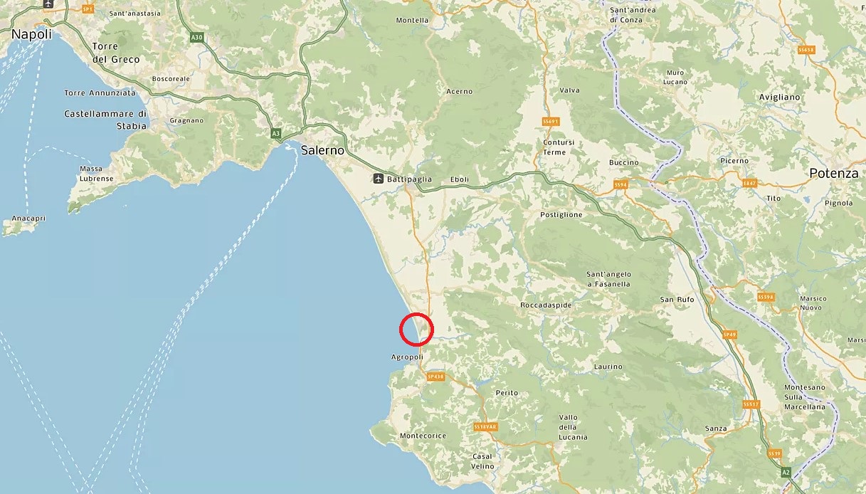Macabro ritrovamento a Capaccio Paestum vicino Salerno, scoperte ossa umane in spiaggia: indagini in corso