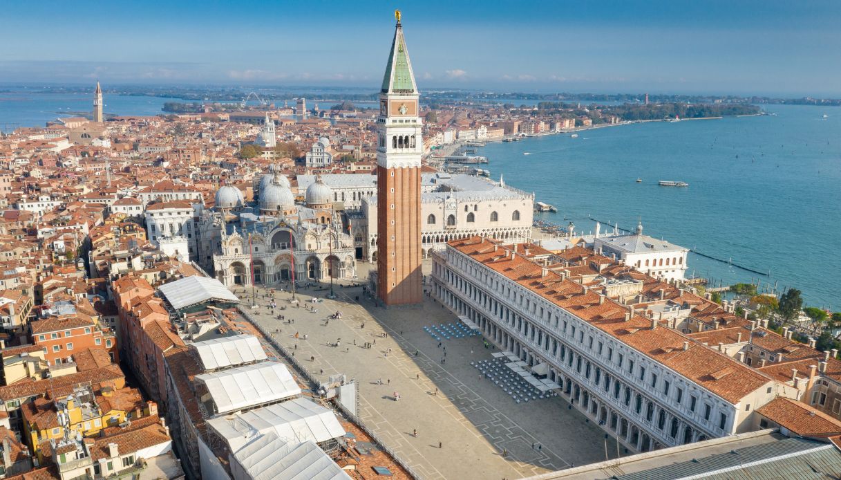 Bolletta luce da 260 mila euro al gioielliere di Venezia in piazza San Marco: il negozio è di 15 metri quadri