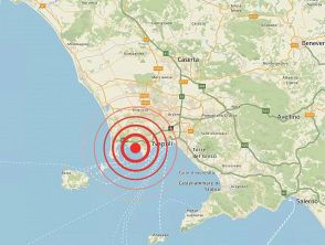 Terremoto ai Campi Flegrei con epicentro a Pozzuoli percepito anche a Napoli: boato e paura, persone in strada