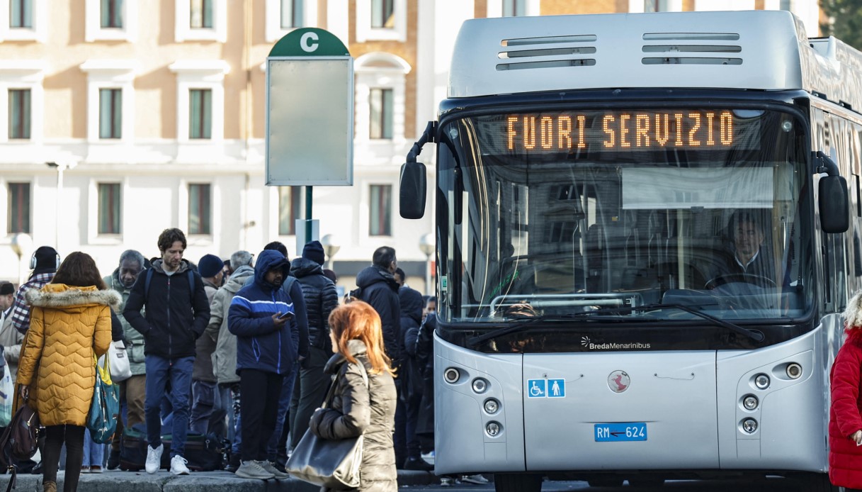 Il Tar boccia Salvini e la precettazione dello sciopero dei trasporti, l'ordinanza un 