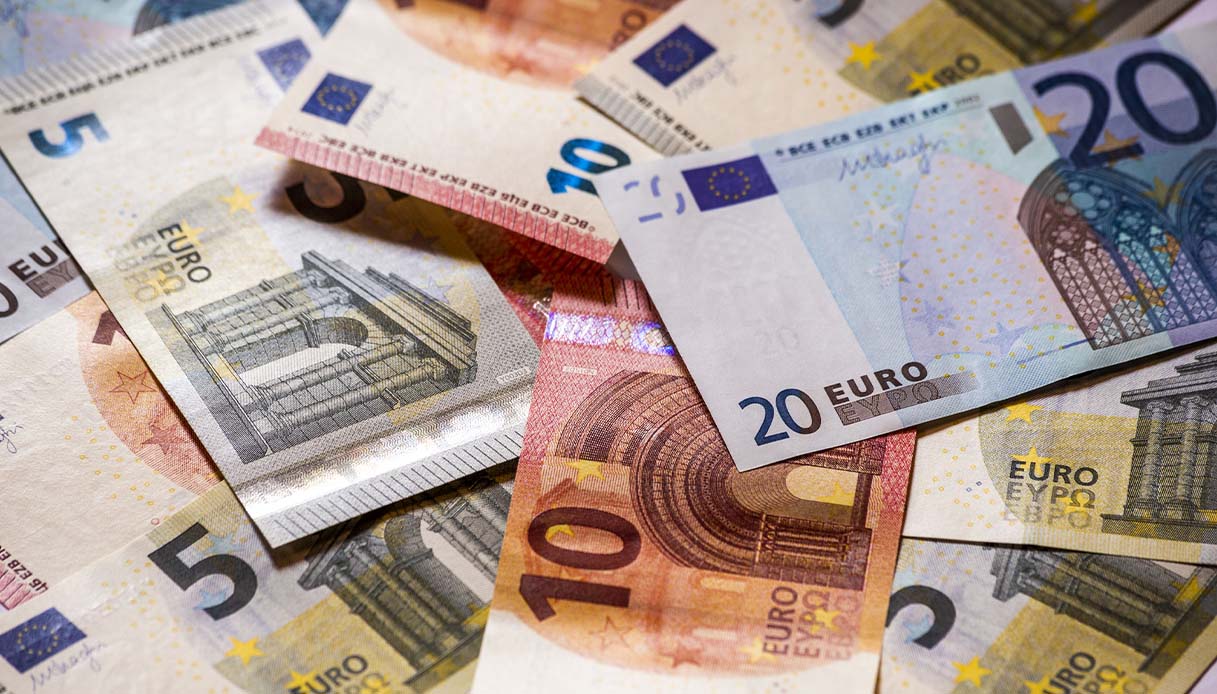 Il governo vuole cambiare l'Irpef e tagliare le tasse a chi guadagna più di 50 mila euro: le ipotesi in campo