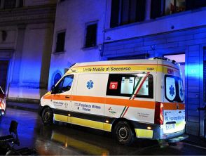 Uccide la madre a Firenze dopo essersi barricato in casa: arrestato 59enne, avrebbe strangolato l'85enne
