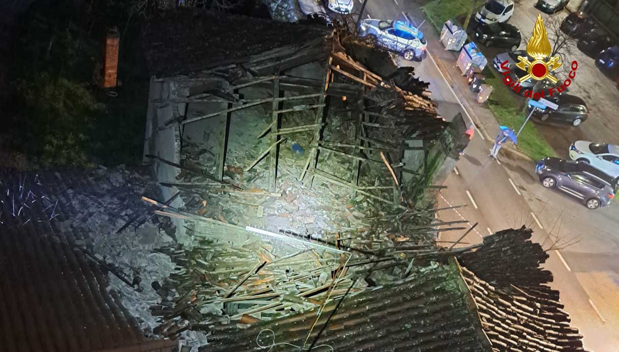 Il crollo del tetto in via Baracca a Vicenza