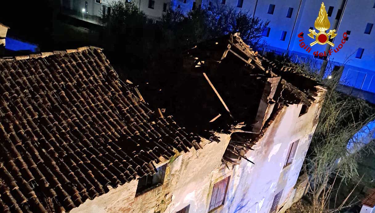 vicenza-via-francesco-baracca-tetto-crollato-palazzo