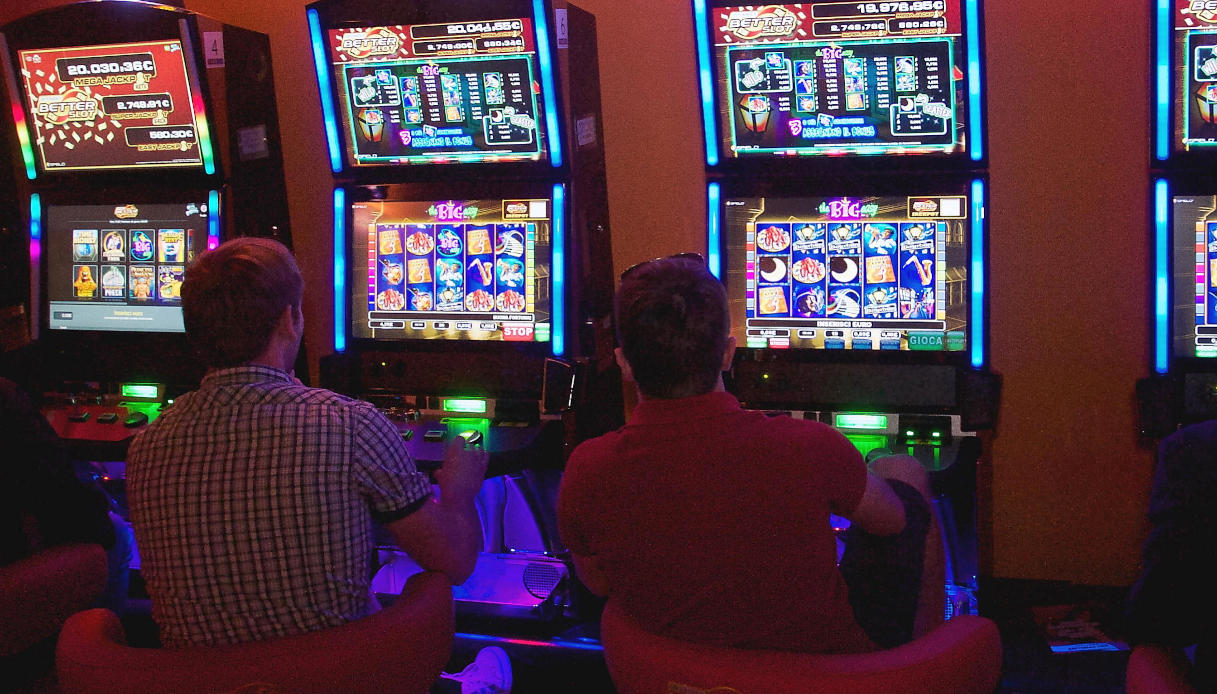 Sala slot, gioco, azzardo