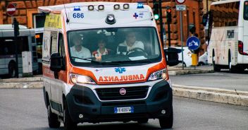 ambulanza-campagna-salerno-carabinieri