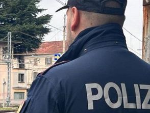 Arrestato a La Spezia per aver provato a strozzare il controllore del treno: l'aveva beccato senza biglietto