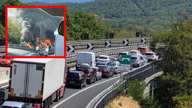 Tir in fiamme sull'autostrada A1 Milano-Napoli tra Valdarno e Arezzo ...