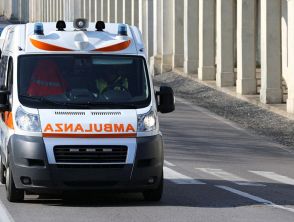Incidente sull’autostrada A1 a Firenze tra due auto e un’ambulanza: traffico in tilt, oltre 10 km di coda