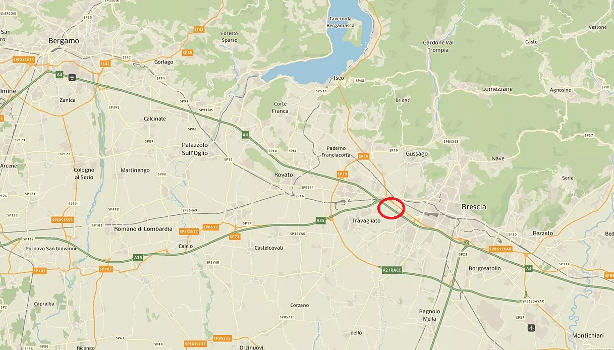 Incidente su autostrada A4 Milano-Brescia e traffico bloccato con chilometri di coda: scontro tra 3 camion