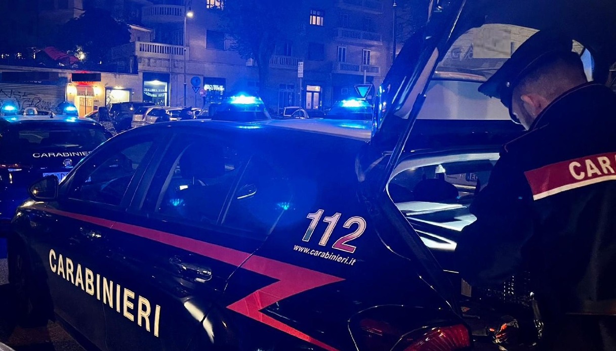 Maxi furto in un deposito di vestiti Angelo Minetti a Casale Monferrato: chiodi in strada per favorire la fuga