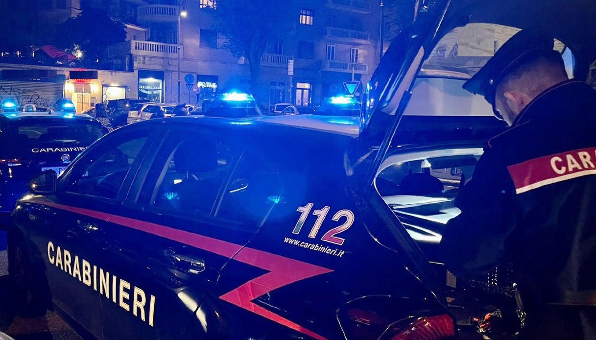 Ladro muore durante il furto a Perugia: prova a fuggire da una finestrella ma rimane incastrato e soffoca