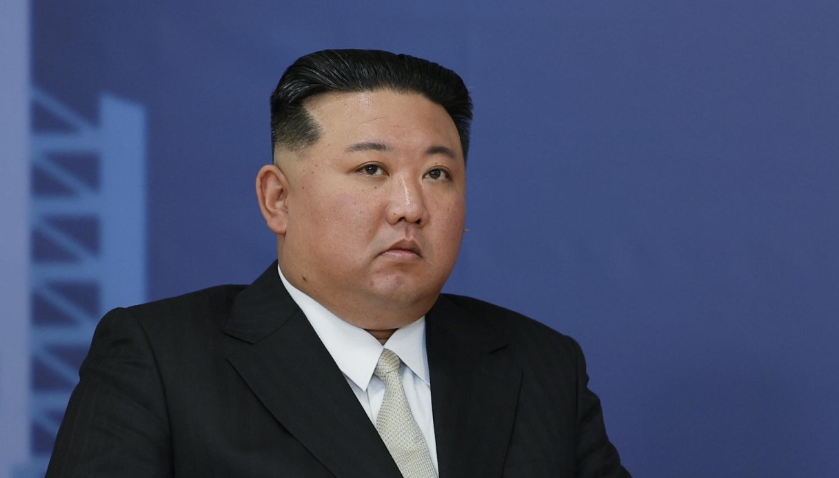 Corea del Nord lancia missile balistico verso il Giappone, Kim Jong-un fa salire la tensione: la teoria