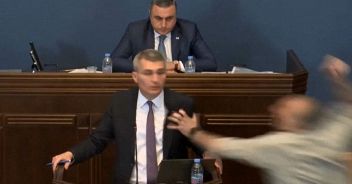 georgia-parlamento-rissa-pugni