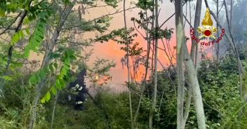 incendio roma via collatina nube discarica