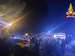 Incendio nell'hotel Antares a Villafranca di Verona: evacuate oltre 600 persone, il rogo partito da una stanza