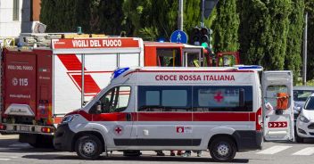 incidente-ss106-roccani-catanzaro-auto-tir-morto